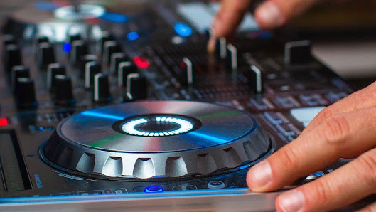 DJ Götz - Ihr DJ für Hochzeit, Geburtstag, Firmenevent und mehr