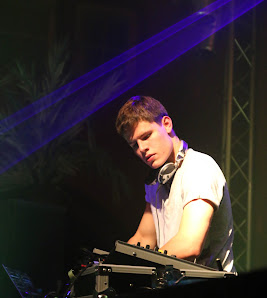 thema eins - die DJ Familie - Maximilian Bulwahn