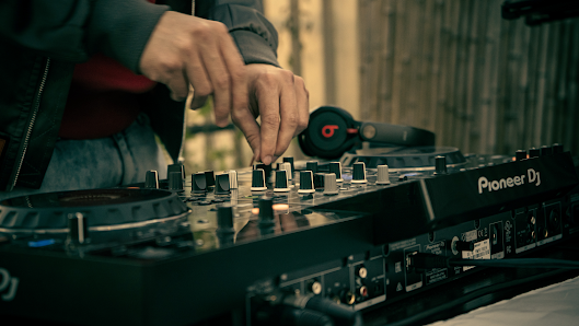 Kreuzer Events | Hochzeits-DJ & Event-DJ