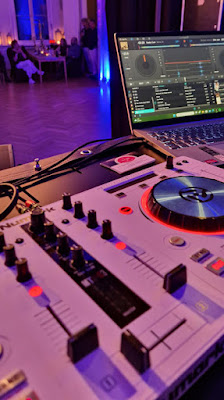 DJ Anni Apple