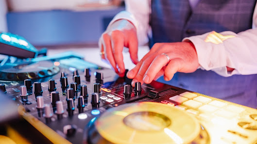 DJ Henne - Hendrik Vogel