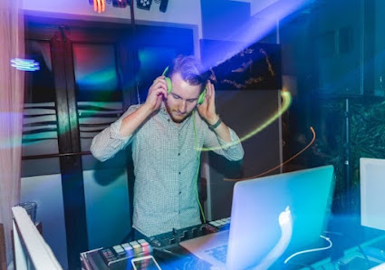 DJLUCASPFEIFF