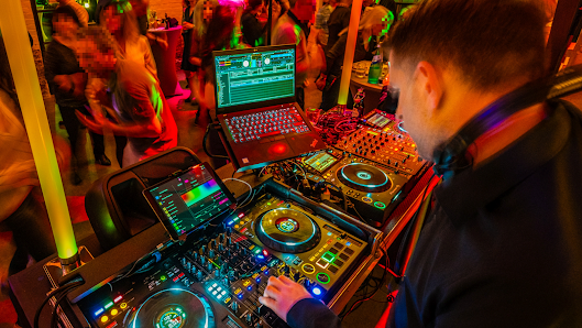 DJ Daniel Shy | DJ Firmenfeier | DJ Hochzeit
